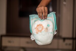 tips mengganti popok bayi