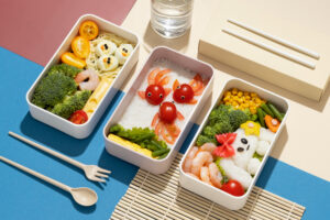 menyiapkan bekal anak
