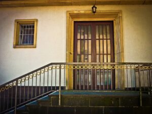 tangga depan rumah