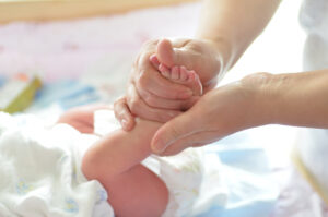 merawat newborn
