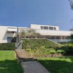 Inspirasi Vila Modern dengan Desain Minimalis dan Fasilitas Mewah